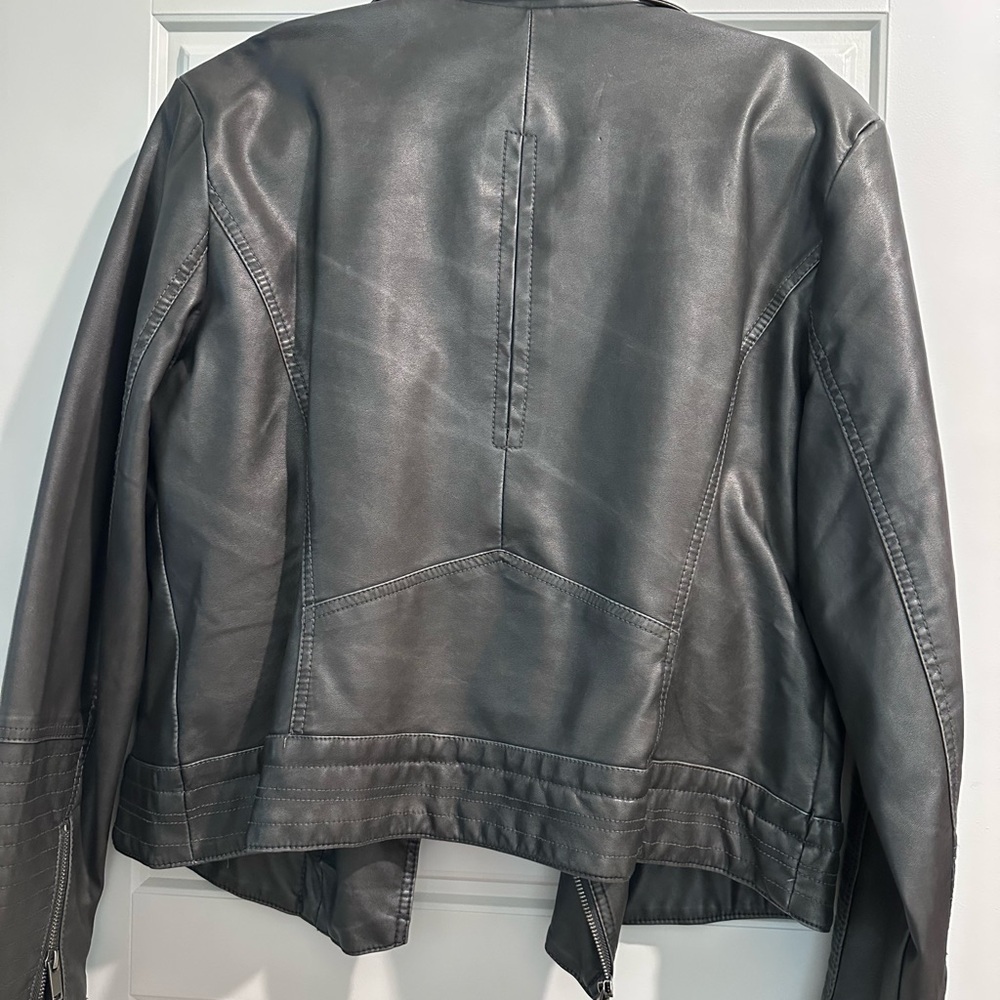 Black leather jacket - Picture 5 of 6